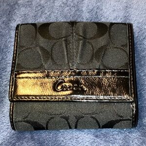 EUC Coach signature black leather and canvas wallet with snap closures